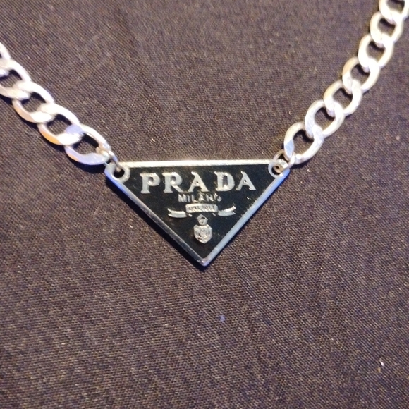 Silver prada chain - Picture 2 of 3